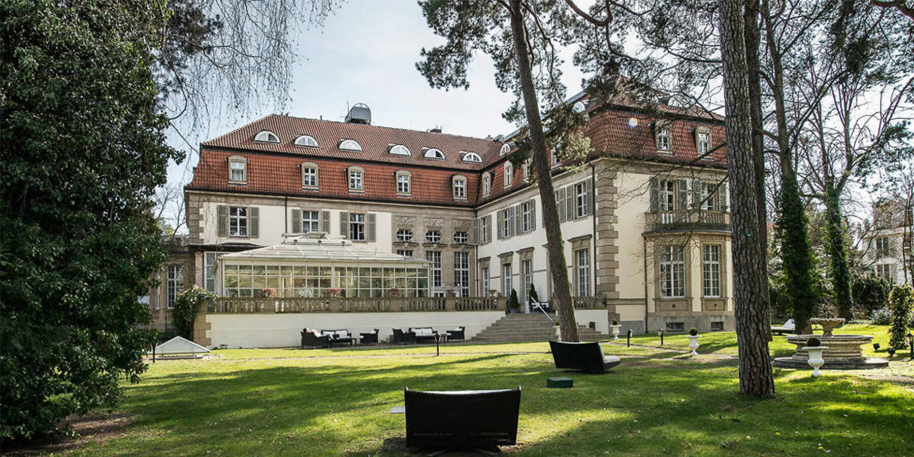 Aussenansicht der Hochzeitslocation Schlosshotel